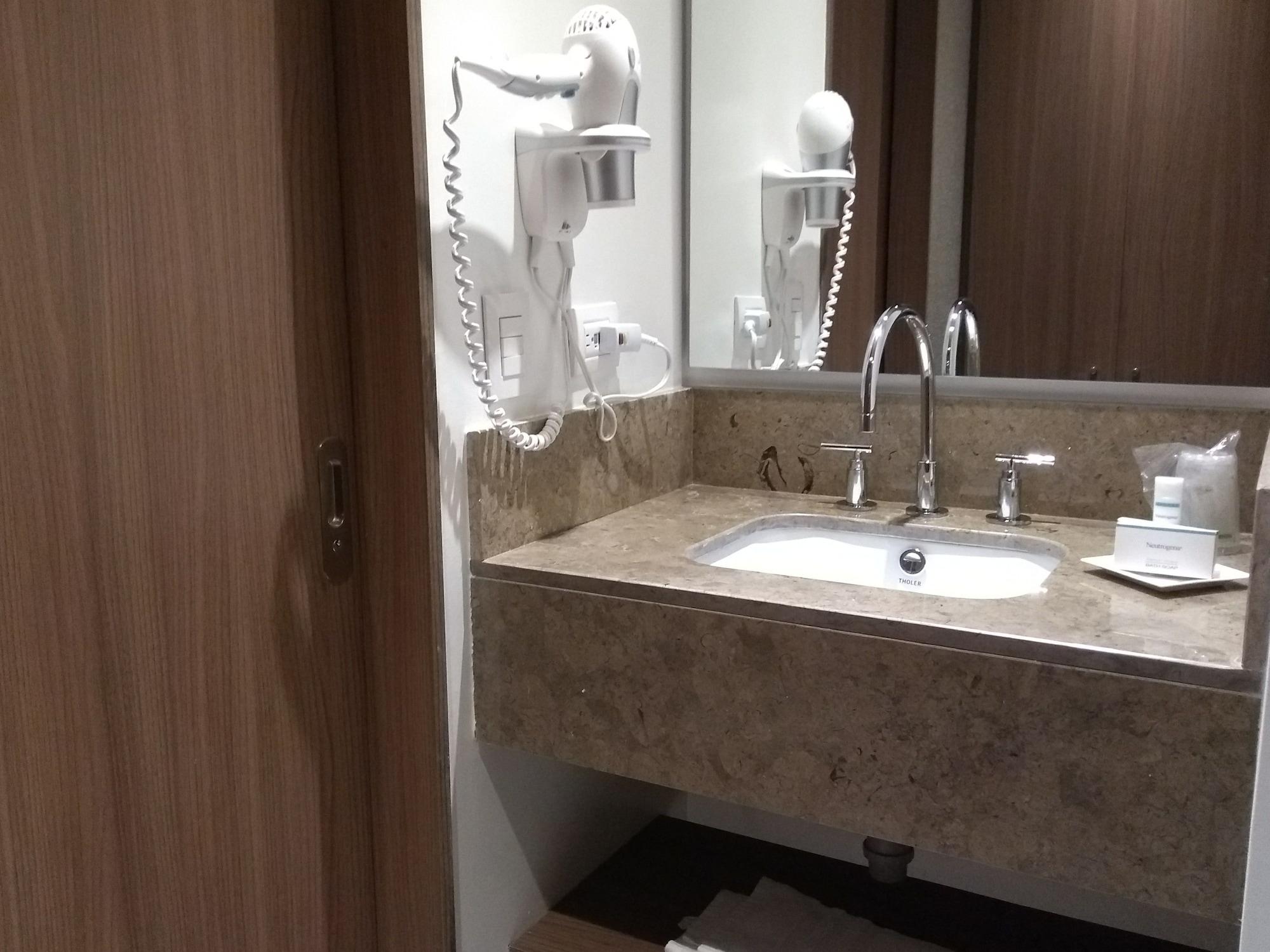 Hampton By Hilton Yopal Hotel Buitenkant foto