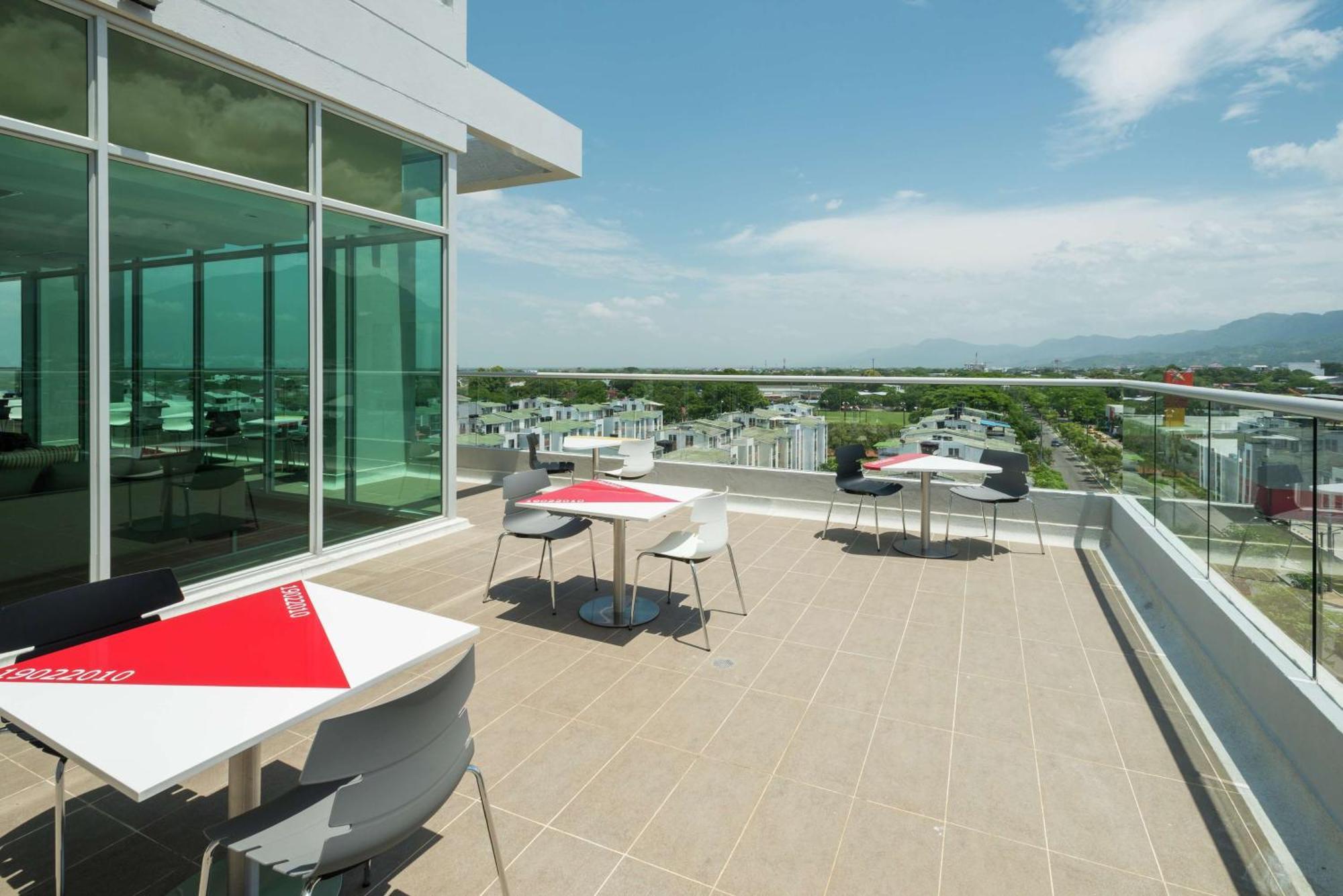 Hampton By Hilton Yopal Hotel Buitenkant foto