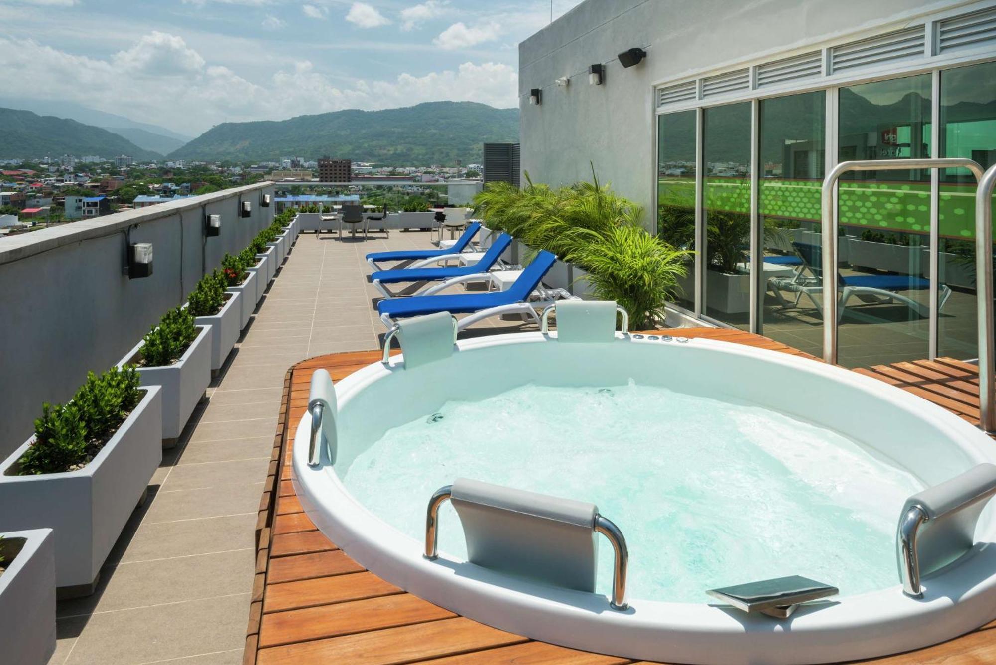 Hampton By Hilton Yopal Hotel Buitenkant foto