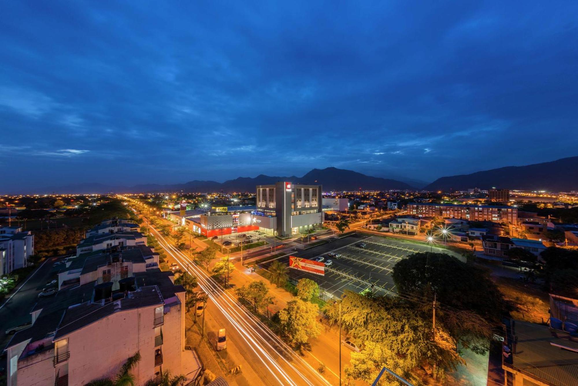 Hampton By Hilton Yopal Hotel Buitenkant foto